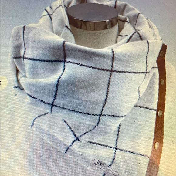 BXB by Jenny Buxton Blanket Scarf - Picture 2 of 5